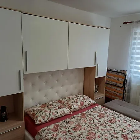 Zana Apartment *
