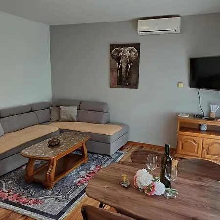 Zana Apartment