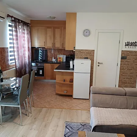 Zana Apartment *